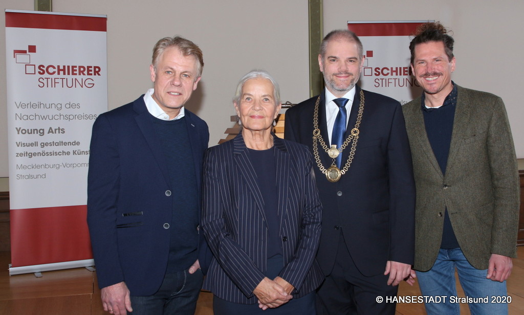 v.l.n.r. Schauspieler Rainer Furch, Schauspielerin Hildegard Schmahl, Oberbürgermeister Alexander Badrow und Prodzent Florian Strebin während des offiziellen Pressetermins
