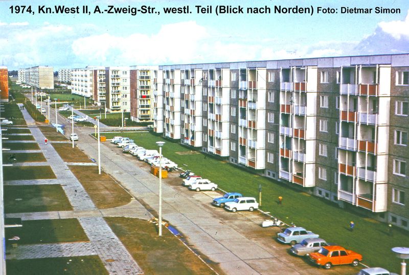 1974_Stralsd_Arnold-Zweig-93(Blick-aus-Fenster)