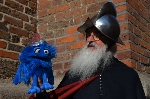 Stadtwache mit Monster