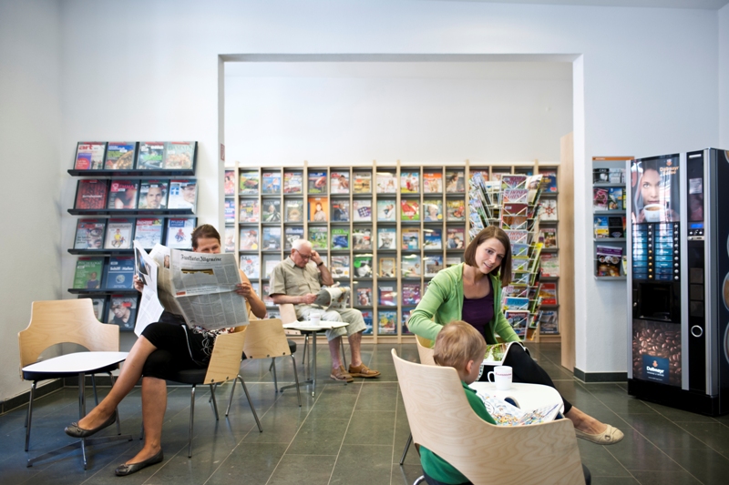 Czytelnio-kawiarnia w Bibliotece Miejskiej, zdjęcie: Jörn Lehmann